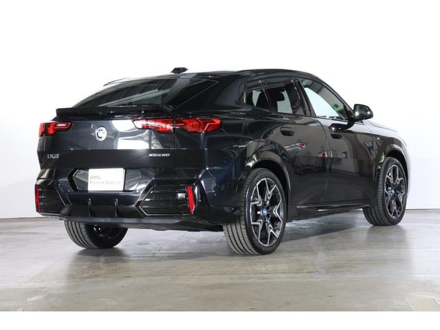 ｉＸ２ 　ＢＭＷ認定中古車　車線逸脱警告　衝突軽減ブレーキ　モカヴァーネスカレザーシート　パノラマサンルーフ　２０インチアルミホイール（3枚目）