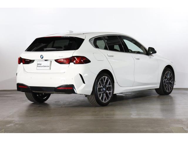 １シリーズ 　ＢＭＷ認定中古車　車線逸脱警告　衝突軽減ブレーキ　テクノロジーパッケージ　ヴェガンザオプション　１８インチアルミホイール　アクティブクルーズコントロール（3枚目）