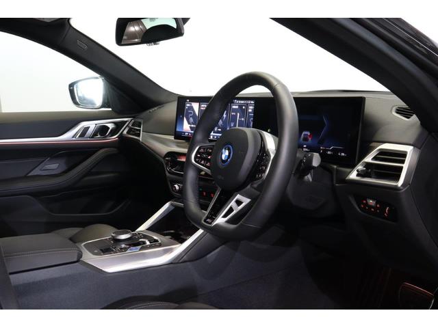 ｉ４ 　ＢＭＷ認定中古車　車線逸脱警告　衝突軽減ブレーキ　ブラックヴァーネスカレザー　アクティブクルーズコントロールシステム（18枚目）