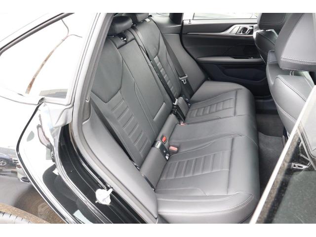 ｉ４ 　ＢＭＷ認定中古車　車線逸脱警告　衝突軽減ブレーキ　ブラックヴァーネスカレザー　アクティブクルーズコントロールシステム（19枚目）