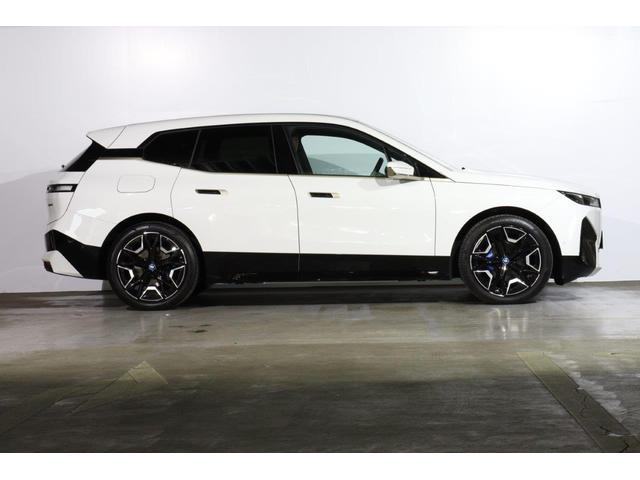 ｉＸ ｘＤｒｉｖｅ　５０　ＢＭＷ認定中古車　車線逸脱警告　衝突軽減ブレーキ（3枚目）