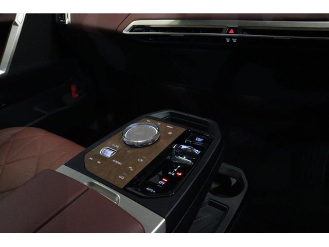 ｉＸ ｘＤｒｉｖｅ　５０　ＢＭＷ認定中古車　車線逸脱警告　衝突軽減ブレーキ（29枚目）