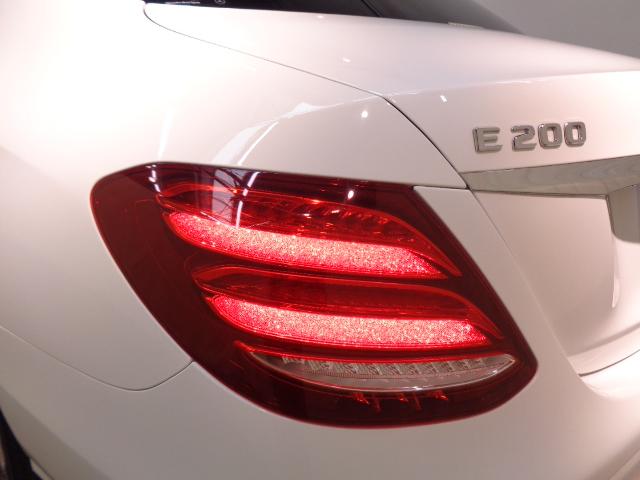 Ｅクラス Ｅ２００　４マチック　アバンギャルド　Ｂｌｕｅｔｏｏｔｈ接続　ＥＴＣ　ＬＥＤヘッドライト　ＴＶ　アイドリングストップ　クルーズコントロール　コネクテッド機能　サイドカメラ　シートヒーター　トランクスルー　ナビ　バックモニター　パワーシート（11枚目）