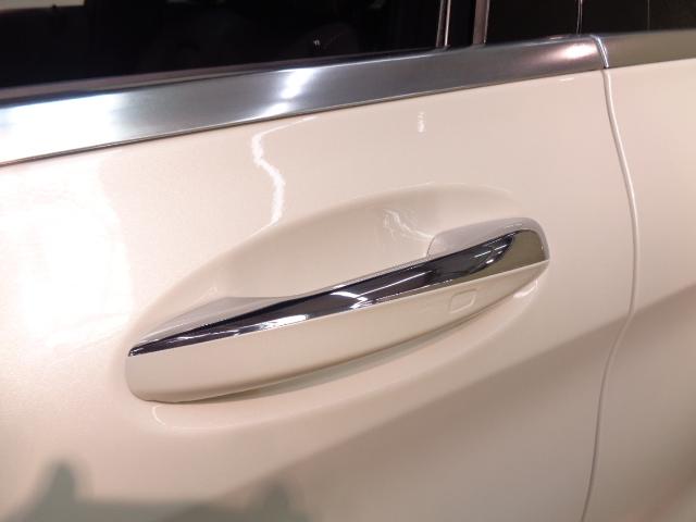 Ｃクラス Ｃ２２０　ｄ　ローレウスエディション　スポーツプラスパッケージ　レザーエクスクルーシブパッケージ　Ｂｌｕｅｔｏｏｔｈ接続　ＥＴＣ　ＬＥＤヘッドライト　ＴＶ　アイドリングストップ　クルーズコントロール　コネクテッド機能　サイドカメラ（11枚目）