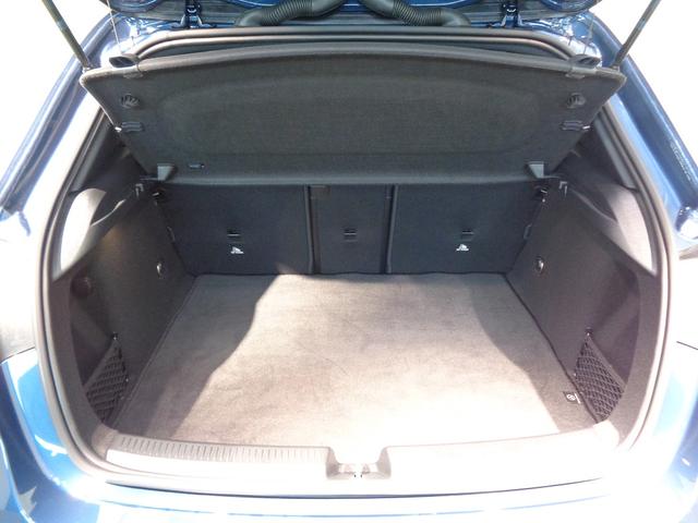 Aクラス A35 4マチック エディション1 Bluetooth接続 ETC LEDヘッドライト TV アイドリングストップ クルーズコントロール コネクテッド機能 サイドカメラ シートヒーター トランクスルー ナビ バックモニター パワーシート(6枚目)