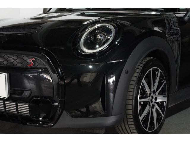 ＭＩＮＩ クーパーＳ　ＭＩＮＩ認定中古車　２０２３年モデル　シャドー・エディション　デモカー　レザレット・ブラック・レザーシート　純正ナビゲーション　前後バンパーセンサー　バックカメラ　スマートキー　ＬＥＤライト（7枚目）