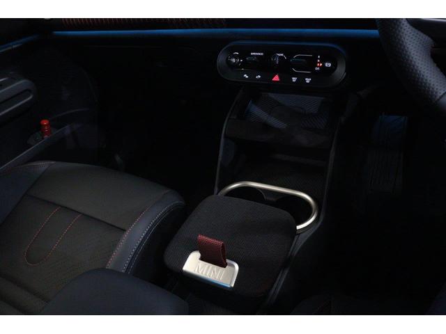 ＭＩＮＩ ＪＣＷ　クロスオーバー　プレミアム＋Ｐ　ＪＣＷトリム　ＭＩＮＩ認定中古車　Ｌパッケージ　２０インチ　パノラマサンルーフ　レッドルーフ　アクティブクルーズコントロールシステム（27枚目）