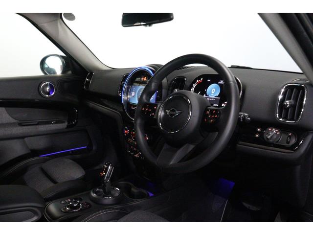 ＭＩＮＩ クーパーＤクロスオーバファーストＰクラシックトリム　ＭＩＮＩ認定中古車　クロスシート　フロント・シートヒーターＬＥＤヘッドライト　アクティブ・クルーズコントロール（ＡＣＣ）ＭＩＮＩ・純正ナビゲーション　前後バンパーセンサー　リアビュー・カメラ（7枚目）