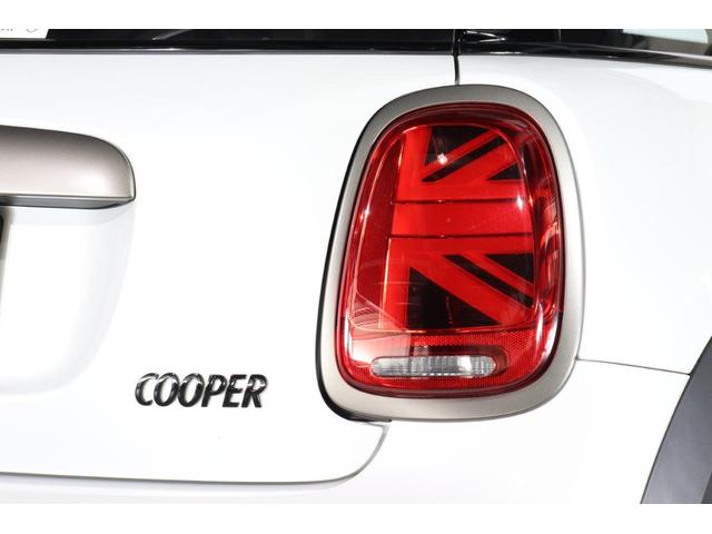 ＭＩＮＩ クーパー　レゾリュート・エディション　ＭＩＮＩ認定中古車　２０２３年モデル　レゾリュート・エディション／特別仕様車　ＹＯＵＲＳ　スポーツ・レザーシート　シートヒーター　ブラックルーフ＆ミラーキャップ　衝突軽減ブレーキ　スマートキー（13枚目）