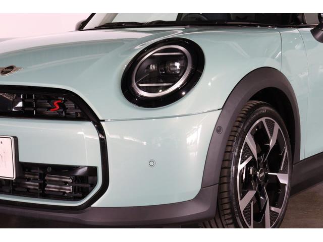 ＭＩＮＩ クーパーＳ　クラシック・トリム　ＭＩＮＩ認定中古車　２０２４年モデル　ブラックルーフ＆ミラーキャップ　ＬＥＤヘッドライト　タッチ式・ナビゲーション　前後バンパーセンサー　全周囲カメラ　衝突軽減ブレーキ　スマートキー（12枚目）