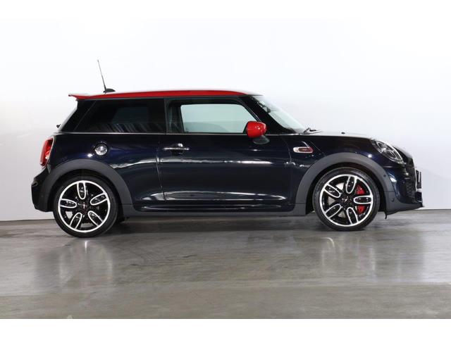 ＭＩＮＩ ジョンクーパーワークス　ＭＩＮＩ認定中古車　カメラパッケージ　１８インチアルミ　レッドルーフ　アクティブクルーズコントロール（4枚目）