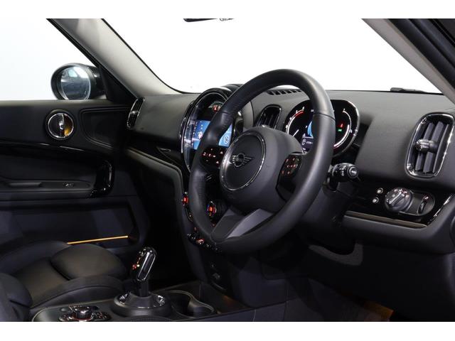ＭＩＮＩ クーパーＤ　クロスオーバーオール４　クラシックトリム　ＭＩＮＩ認定中古車　衝突被害軽減ブレーキ　アクティブクルーズコントロール　ユニオンジャックテールライト　シートヒーター　電動リアゲート　タッチパネルナビゲーションシステム　前後センサー付きバックカメラ（8枚目）