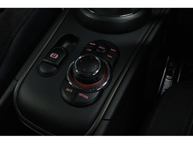 ＭＩＮＩ クーパーＤ　クロスオーバーオール４　クラシックトリム　ＭＩＮＩ認定中古車　衝突被害軽減ブレーキ　アクティブクルーズコントロール　ユニオンジャックテールライト　シートヒーター　電動リアゲート　タッチパネルナビゲーションシステム　前後センサー付きバックカメラ（18枚目）