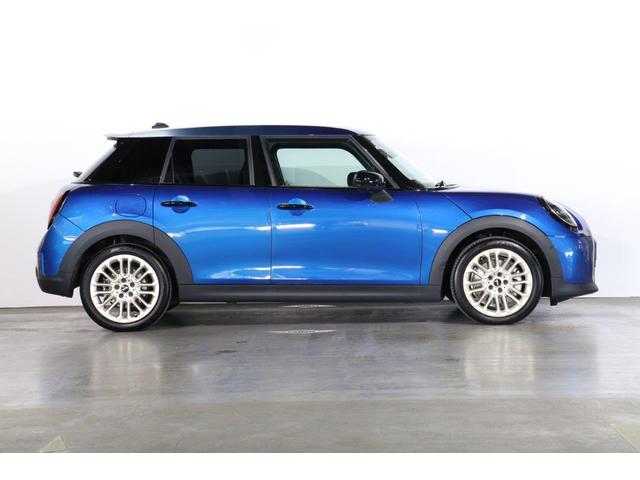 ＭＩＮＩ クーパーＳ　ＭＩＮＩ認定中古車　２０２５年モデル　デモカー　全周囲カメラ（３６０度ビュー）前後バンパー　ＬＥＤヘッドライト＆テールライト　車線逸脱警告　衝突軽減ブレーキ　ナビゲーション　スマートキー（4枚目）