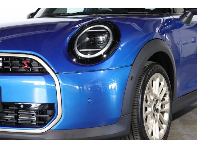 ＭＩＮＩ クーパーＳ　ＭＩＮＩ認定中古車　２０２５年モデル　デモカー　全周囲カメラ（３６０度ビュー）前後バンパー　ＬＥＤヘッドライト＆テールライト　車線逸脱警告　衝突軽減ブレーキ　ナビゲーション　スマートキー（8枚目）