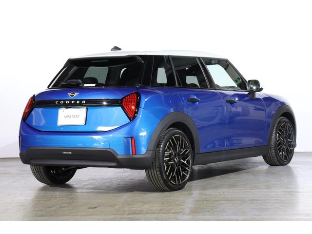 ＭＩＮＩ クーパーＣ　フェイバリット・トリム　ＭＩＮＩ認定中古車（3枚目）
