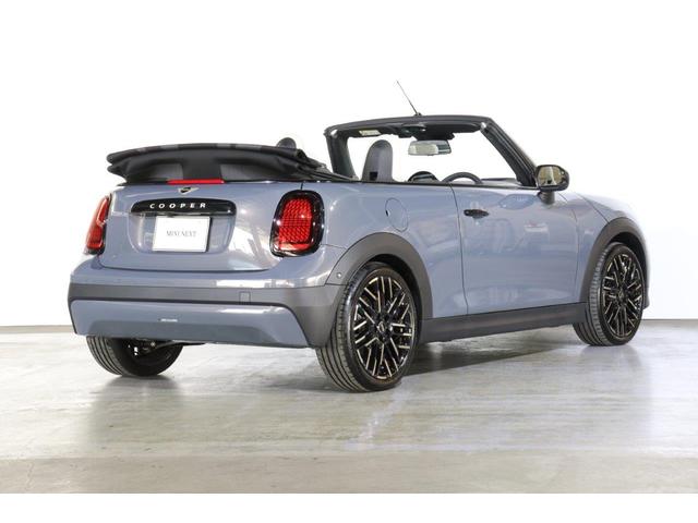 MINI クーパーC コンバーチブル フェイバリット・トリム MINI認定中古車 Mパッケージ 18インチアルミ(4枚目)