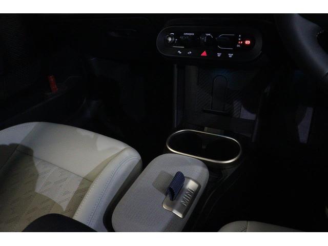 MINI クーパーC コンバーチブル フェイバリット・トリム MINI認定中古車 Mパッケージ 18インチアルミ(25枚目)