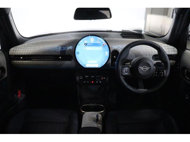 ＭＩＮＩ クーパーＣ　フェイバリット・トリム　ＭＩＮＩ認定中古車（3枚目）