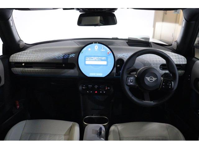 MINI クーパーC フェイバリット・トリム MINI認定中古車(3枚目)