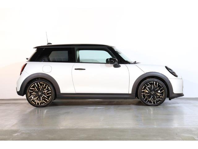 MINI クーパーC フェイバリット・トリム MINI認定中古車(4枚目)