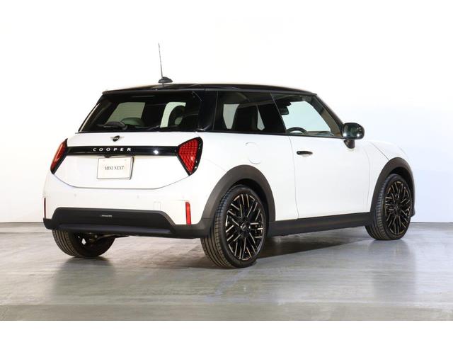 MINI クーパーC フェイバリット・トリム MINI認定中古車(5枚目)