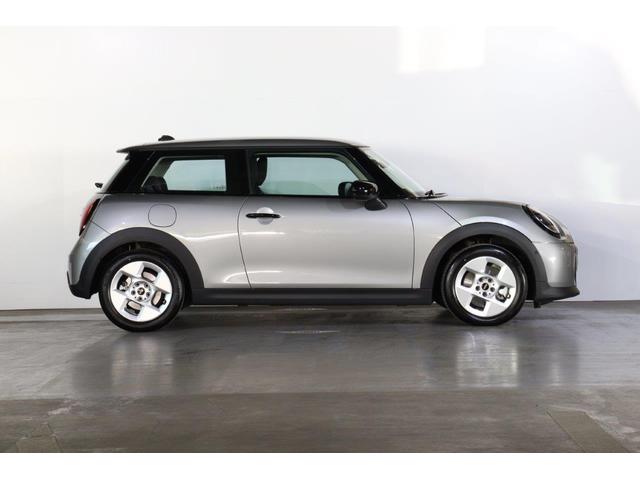MINI クーパーCライト エッセンシャル・トリム MINI認定中古車(4枚目)