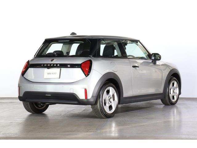 MINI クーパーCライト エッセンシャル・トリム MINI認定中古車(5枚目)