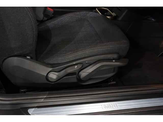 MINI クーパーCライト エッセンシャル・トリム MINI認定中古車(9枚目)