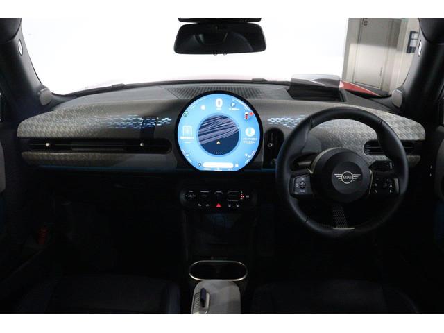 MINI クーパーC フェイバリット・トリム MINI認定中古車(3枚目)