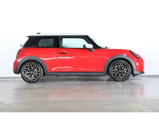 MINI クーパーC フェイバリット・トリム MINI認定中古車(4枚目)