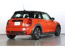 ＭＩＮＩ クーパーＳ　ＭＩＮＩ認定中古車　ペッパーパッケージ　カメラパッケージ　ＳＴＵＤＩＯ　ＳＴＹＬＥ　１７インチアルミ　アームレスト　ＡＣＣ　衝突軽減ブレーキ　ＬＥＤヘッドライト　ＢＬＵＥＴＯＯＴＨ（2枚目）
