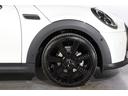 ＭＩＮＩ クーパー　レゾリュート・エディション　ＭＩＮＩ認定中古車　２０２３年モデル　レゾリュート・エディション／特別仕様車　ＹＯＵＲＳ　スポーツ・レザーシート　シートヒーター　ブラックルーフ＆ミラーキャップ　衝突軽減ブレーキ　スマートキー（5枚目）