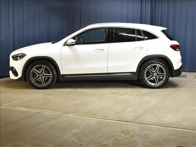 GLAクラス GLA200 d 4マチック AMGライン AMGレザーエクスクルーシブパッケージ ナビゲーションパッケージ アドバンスドパッケージ Bluetooth接続 ETC LEDヘッドライト TV アイドリングストップ クルーズコントロール(3枚目)