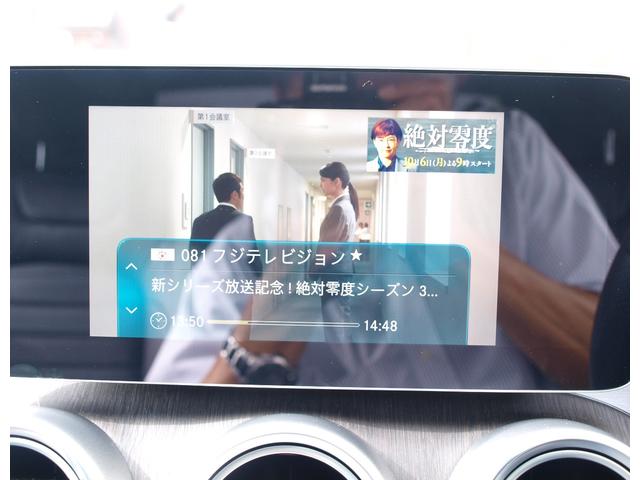 TV付きの車となっております。ドライブの合間の休憩中に気になる番組を見ることができます。