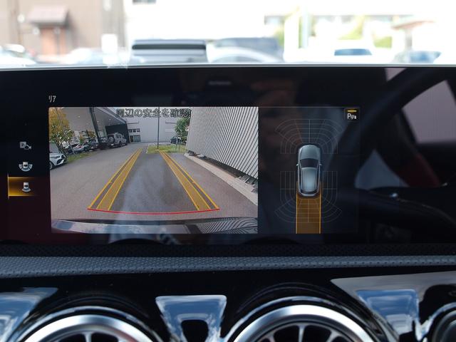 バックカメラおよびガイドライン表示が装着されていますので、車庫入れが苦手な人でもアシストしてくれます。