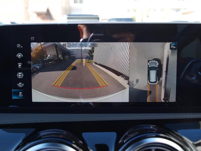 全周囲カメラとセンサーは狭い場所でも安心して駐車できるようにサポート。タッチスクリーンの表示と音で障害物との距離を確認できます。車幅感覚に慣れていない方や駐車の苦手な方には必見の装備といえます♪