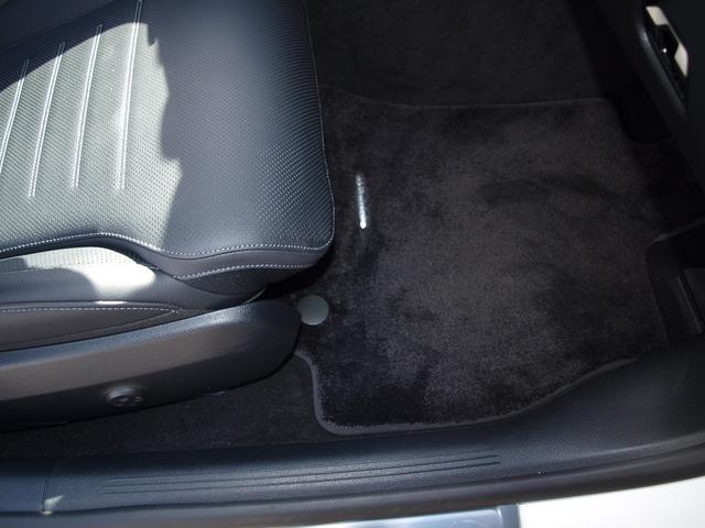 Ｃクラス Ｃ２００　ラグジュアリー　ドライブレコーダー　ＥＴＣ　全周囲カメラ　ナビ　ＴＶ　サンルーフ　オートライト　スマートキー　アイドリングストップ　電動格納ミラー　シートヒーター　シートエアコン　アルミホイール　ＵＳＢ（21枚目）