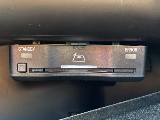 GLC GLC220d 4MクペドライバズP+AMGラインP 4WD ドライブレコーダー ETC 全周囲カメラ クリアランスソナー オートクルーズコントロール レーンアシスト パワーシート ナビ オートライト LEDヘッドランプ 電動リアゲート アルミホイール(9枚目)