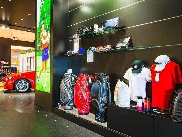 Ｇクラス Ｇ４５０ｄ　ローンチエディション　認定中古車　オパリスホワイト　本革シート　３６０°カメラシステム　ガラススライディングルーフ　アダクティブダンピングシステム　Ｂｕｒｍｅｓｔｅｒ３Ｄサラウンドサウンドシステム　アンビエントライト（76枚目）