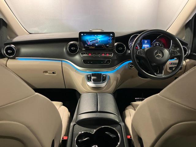Ｖクラス Ｖ２２０ｄ　アバンギャルド　ロング　ＡＭＧライン　認定中古車　セレナイトグレー　３６０°カメラシステム　パノラミックスライディングルーフ　Ｂｕｒｍｅｓｔｅｒサラウンドサウンドシステム　メモリー付きパワーシート　シートヒーター　アンビエントライト（9枚目）