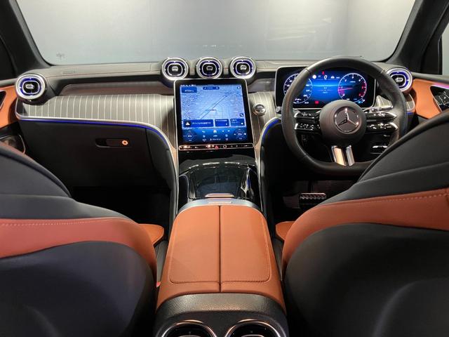 ＧＬＣ ＧＬＣ２２０ｄ　４マチック　ドライバーズパッケージ　認定中古車　ヴェルデシルバー　ＡＭＧライン　ＡＭＧレザーエクスクルーシブパッケージ　Ｂｕｒｍｅｓｔｅｒサウンドシステム　３６０°カメラシステム　ヘッドアップディスプレイ　メモリー付きパワーシート（10枚目）