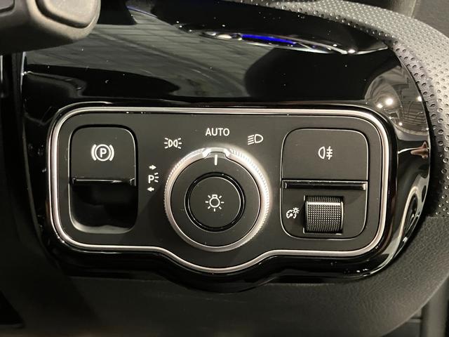 ＣＬＡクラス シューティングブレーク ＣＬＡ２００ｄ　シューティングブレークＡＭＧラインＰ　認定中古車　レーダーセーフティパッケージ　３６０°カメラシステム　アンビエントライト　ＭＢＵＸ　ＡＲナビゲーションシステム　マルチビームＬＥＤヘッドライト　本革巻スポーツステアリング　コスモスブラック（22枚目）