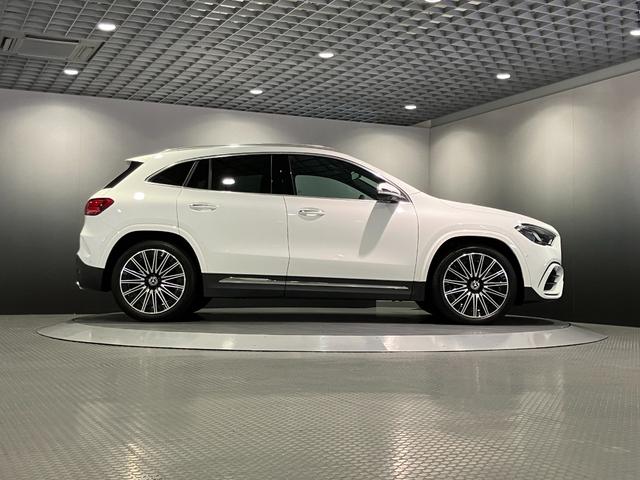 ＧＬＡクラス ＧＬＡ２００ｄ　４マチック　ＡＭＧラインパッケージ　認定中古車保証　オパリスホワイト　３６０度カメラシステム　メモリー付きパワーシート　マルチビームＬＥＤヘッドライト　本革巻スポーツステアリング　アダプティブダンピングシステム付サスペンション（9枚目）