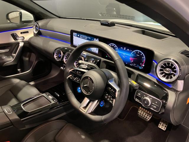Ａクラス Ａ３５　４マチック　認定中古車　デジタルホワイト　アドバンスドパッケージ　ＡＭＧパフォーマンスパッケージ　パノラミックスライディングルーフ　３６０°カメラシステム　メモリー付きパワーシート　アンビエントライト（14枚目）