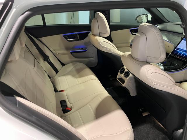 Cクラスオールテレイン C220d 4マチック オールテレイン 認定中古車 オパリスホワイト レザーエクスクルーシブパッケージ パノラミックスライディングルーフ 360°カメラシステム ヘッドアップディスプレイ メモリー付きパワーシート シートヒーター(26枚目)