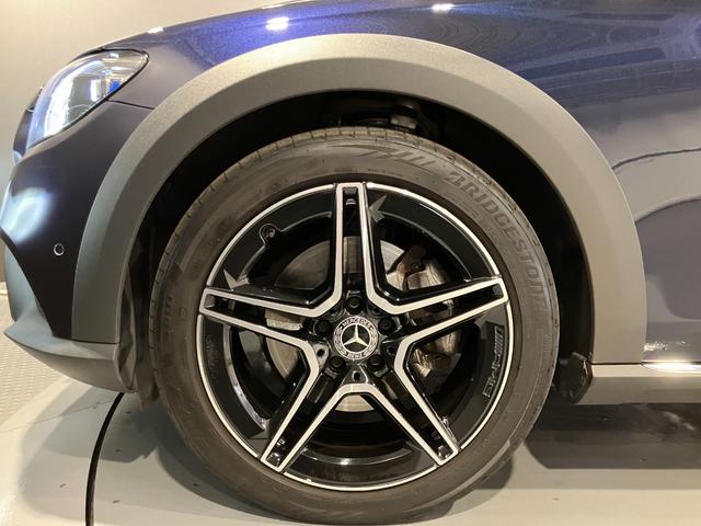 Eクラスオールテレイン E220d 4マチック オールテレイン 認定中古車 ノーティックブルー エクスクルーシブパッケージ パノラミックスライディングルーフ 360°カメラシステム Burmesterサウンドシステム ヘッドアップディスプレイ アンビエントライト(35枚目)