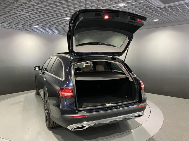 Eクラスオールテレイン E220d 4マチック オールテレイン 認定中古車 ノーティックブルー エクスクルーシブパッケージ パノラミックスライディングルーフ 360°カメラシステム Burmesterサウンドシステム ヘッドアップディスプレイ アンビエントライト(55枚目)