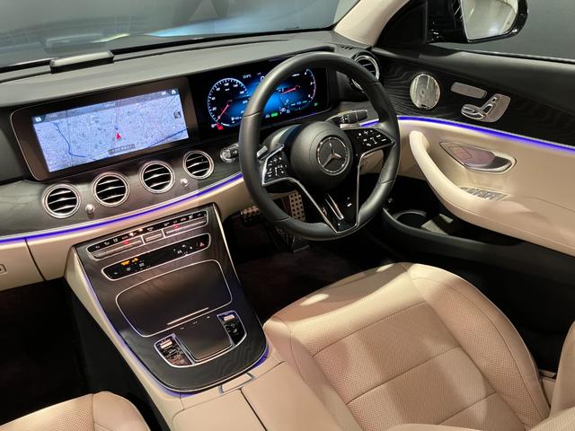 Eクラスオールテレイン E220d 4マチック オールテレイン 認定中古車 ノーティックブルー エクスクルーシブパッケージ パノラミックスライディングルーフ 360°カメラシステム Burmesterサウンドシステム ヘッドアップディスプレイ アンビエントライト(60枚目)