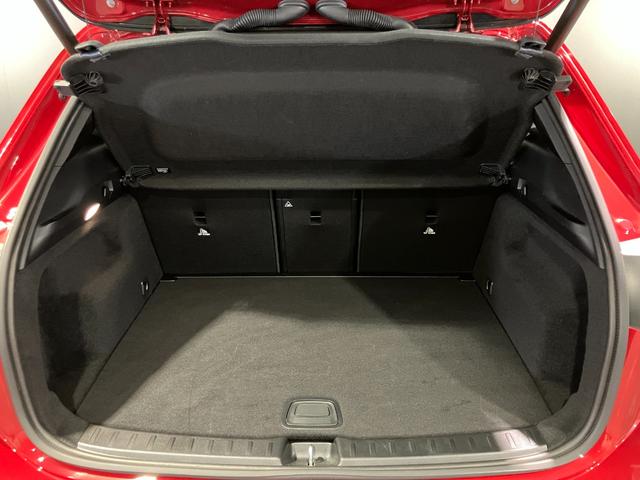 GLAクラス GLA180 AMGラインパッケージ 認定中古車 パタゴニアレッド AMGレザーエクスクルーシブパッケージ アドバンスドパッケージ パノラミックスライディングルーフ 360°カメラシステム Burmesterサウンドシステム(26枚目)